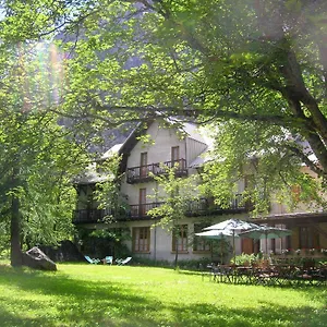 https://chalet-hotel-dailefroide.fr-provencehotel.com